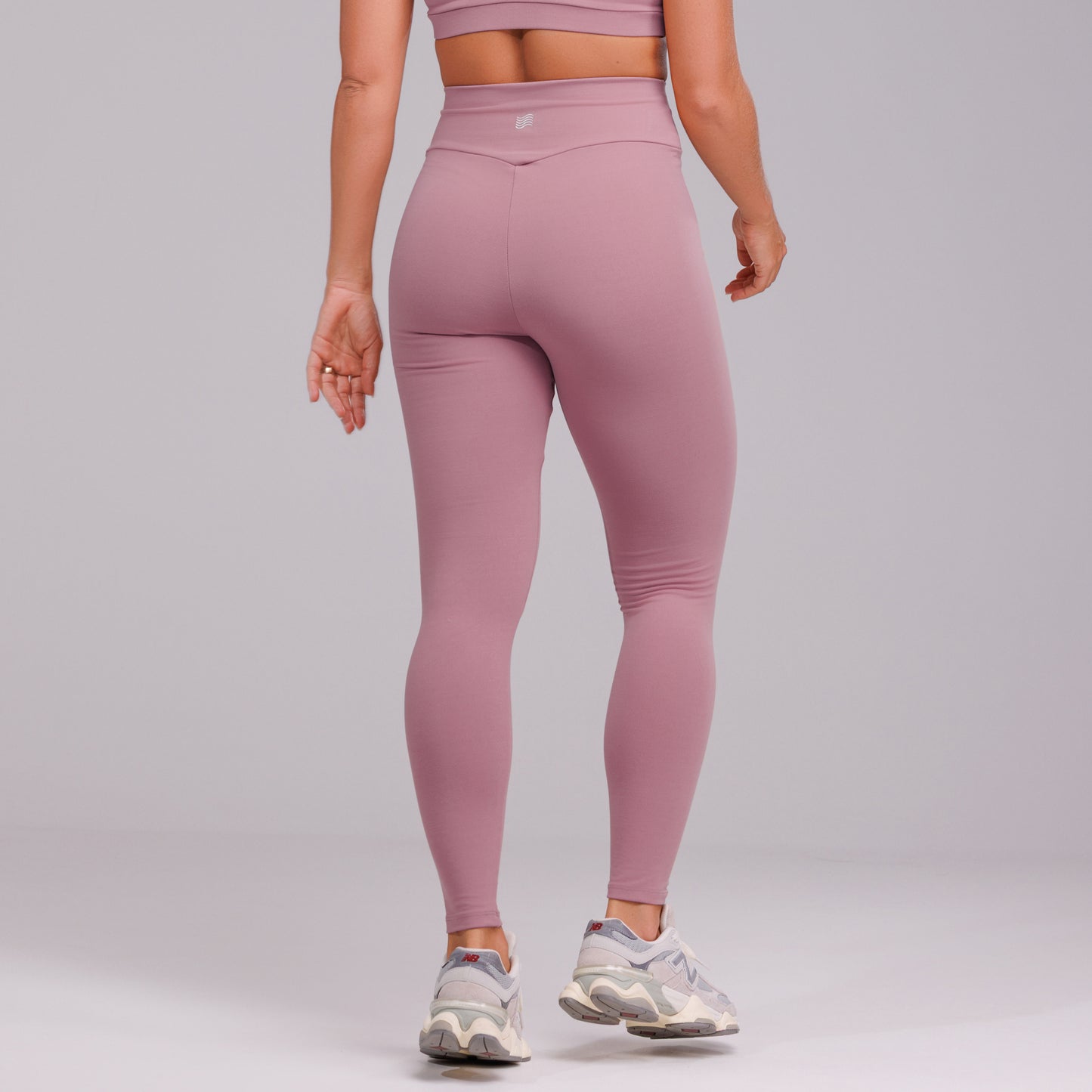 V-waisted leggings