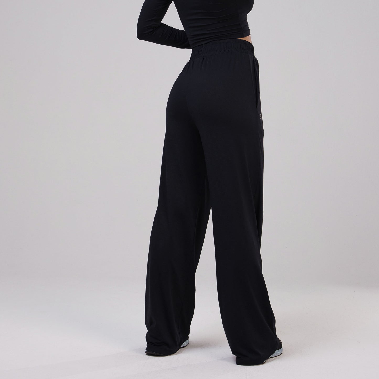 Dry Wide-Leg Pants
