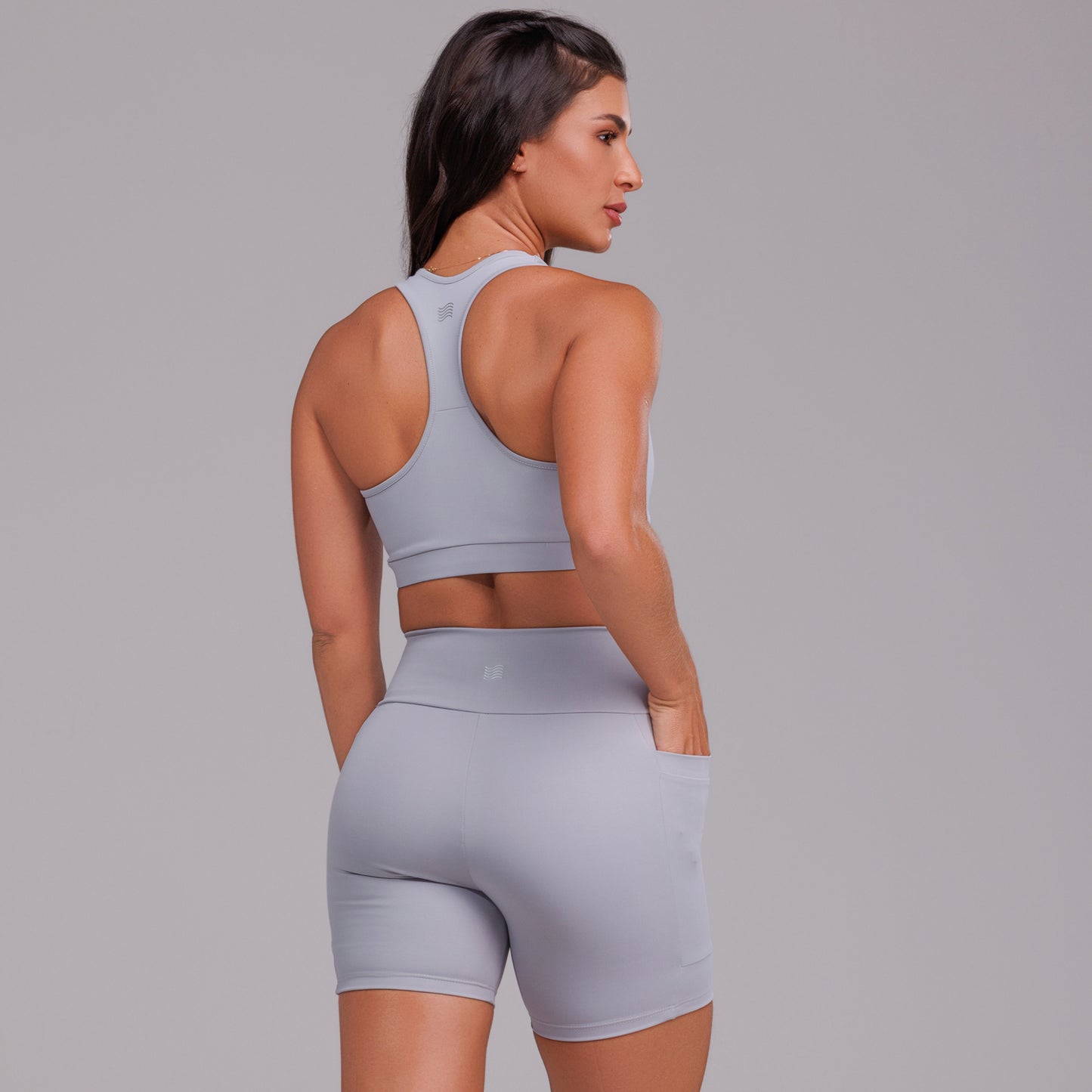 Bermuda shorts with side pockets.