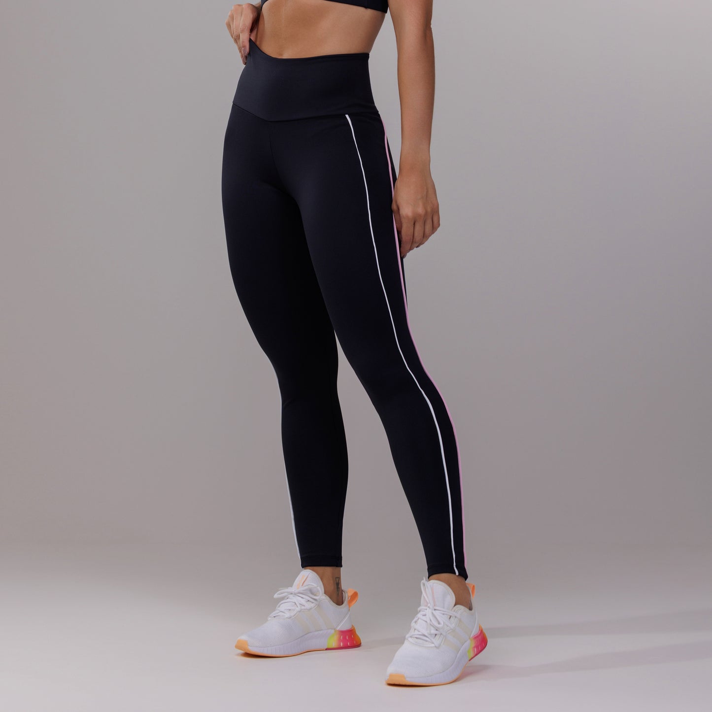 Leggings con recortes y ribetes
