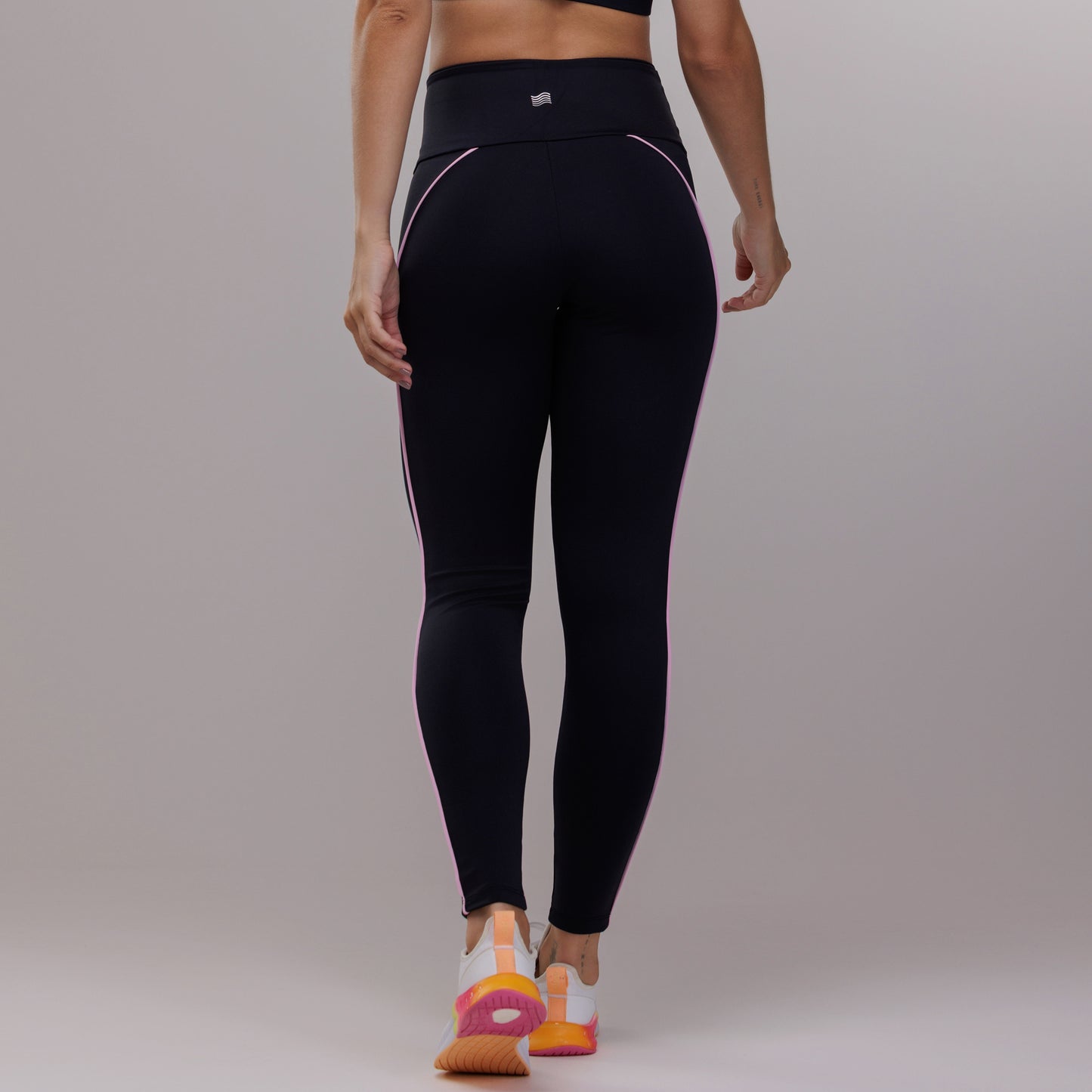 Leggings con recortes y ribetes