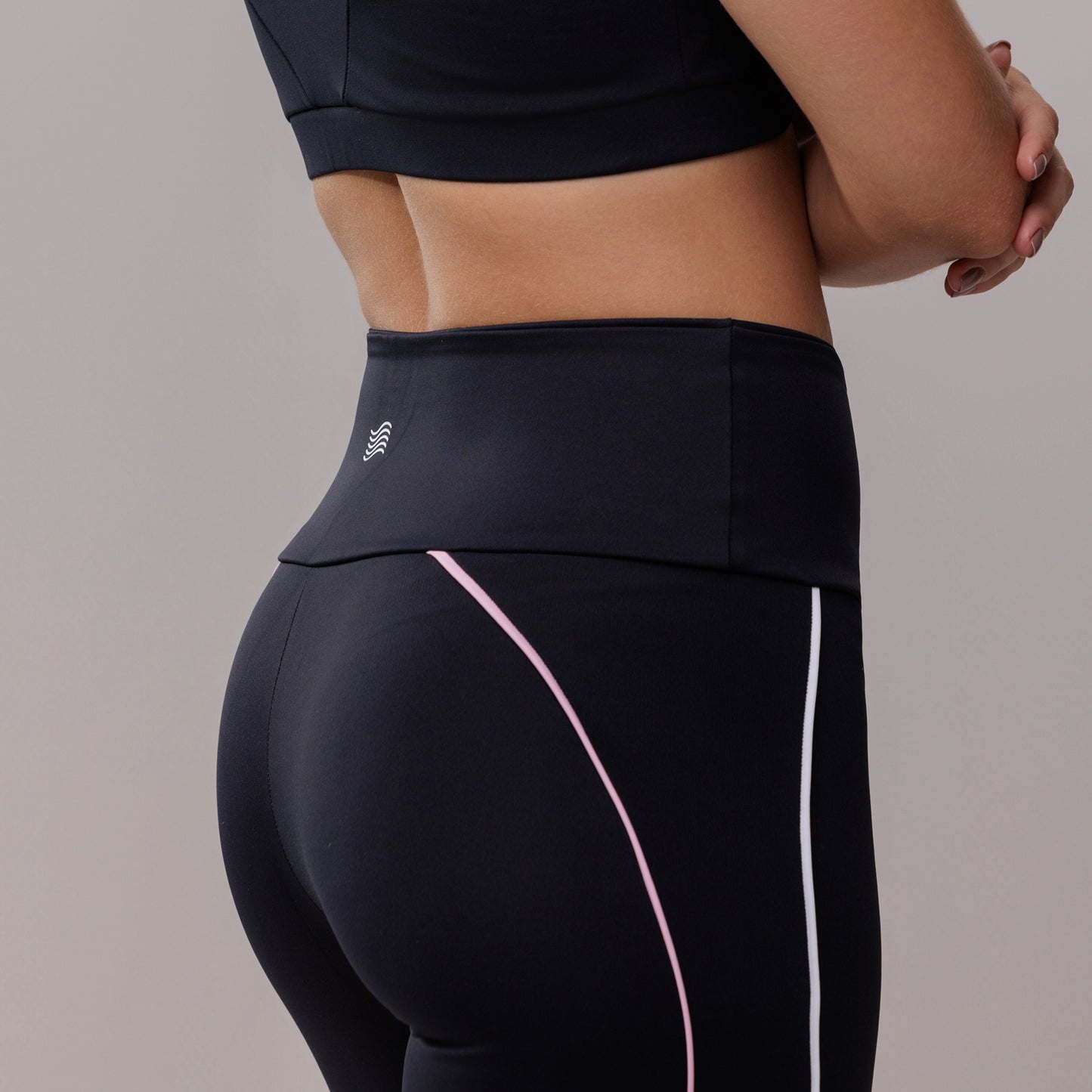 Leggings con recortes y ribetes